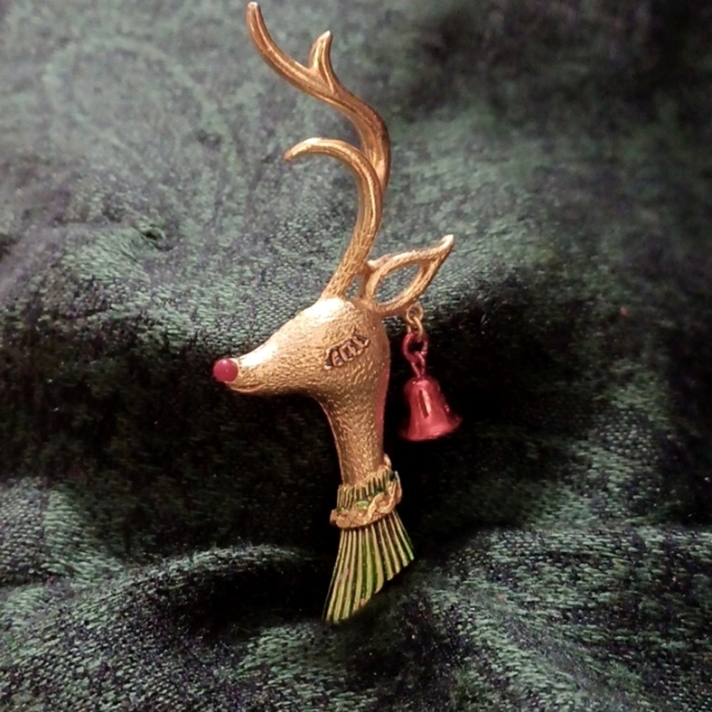 Reindeer brouch in a beautiful gold tone.Red nose,Red bell,